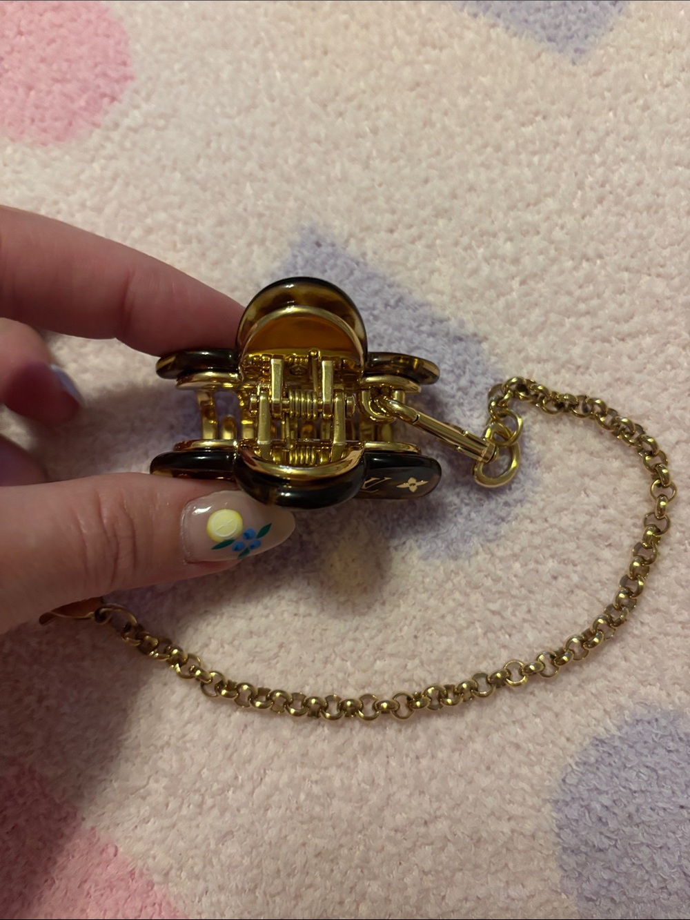 Louis Vuitton tortoiseshell hair clip bag charm- M02911 - Picture 3 of 9
